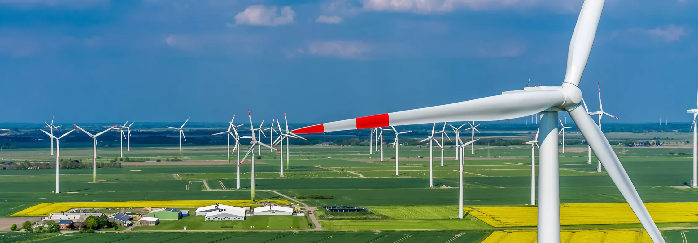 Prace serwisowe przy elektrowni wiatrowej